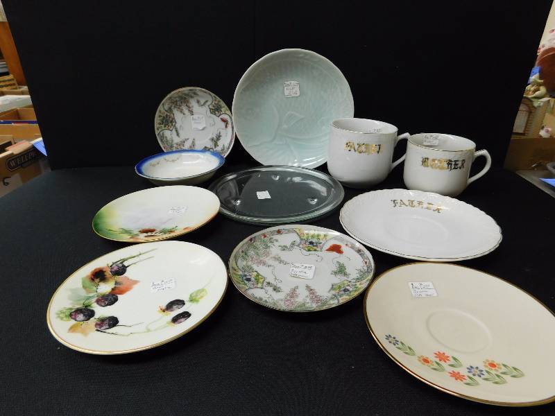 lot 81 image: vintage decorative china plates & cups