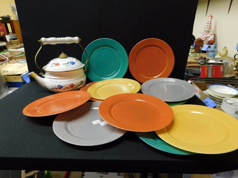 lot 86 image: vintage Harlequin platesdishes & tea pot