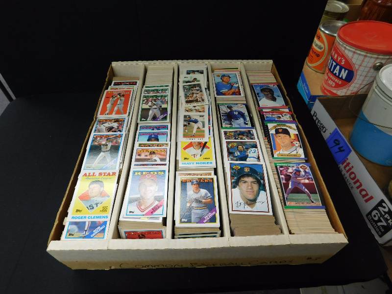 lot 101 image: 5000 baseball cards various players please inspect or see photos