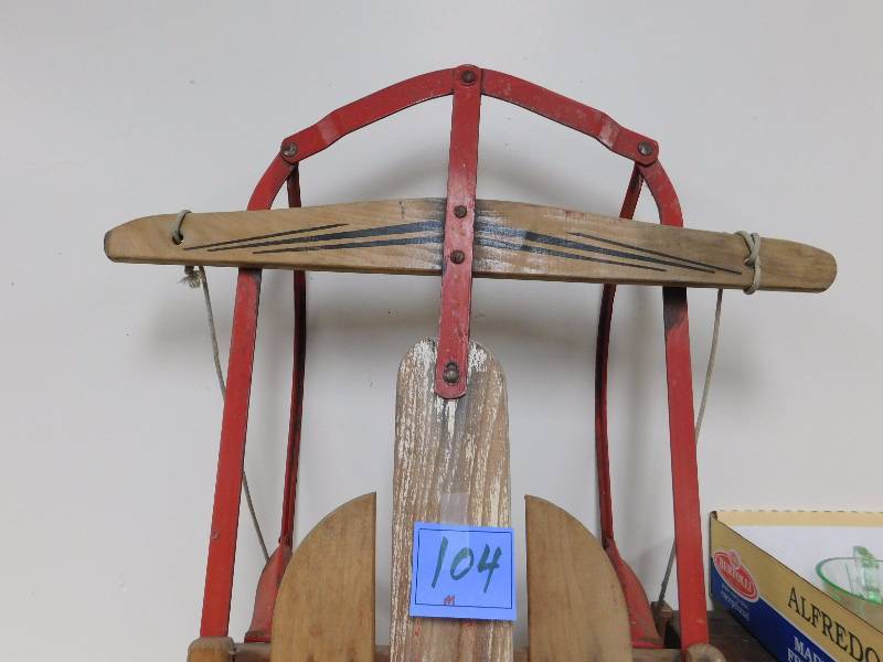 lot 104 image: Vintage Gladding Champion fastback sled  nice condition