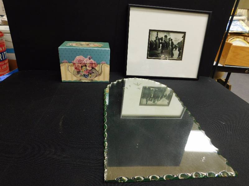 lot 109 image: vintage wall mirror & more