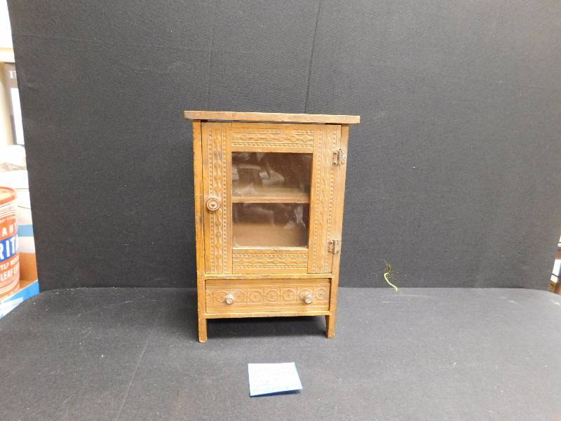 lot 117 image: miniature vintage kitchen pantry