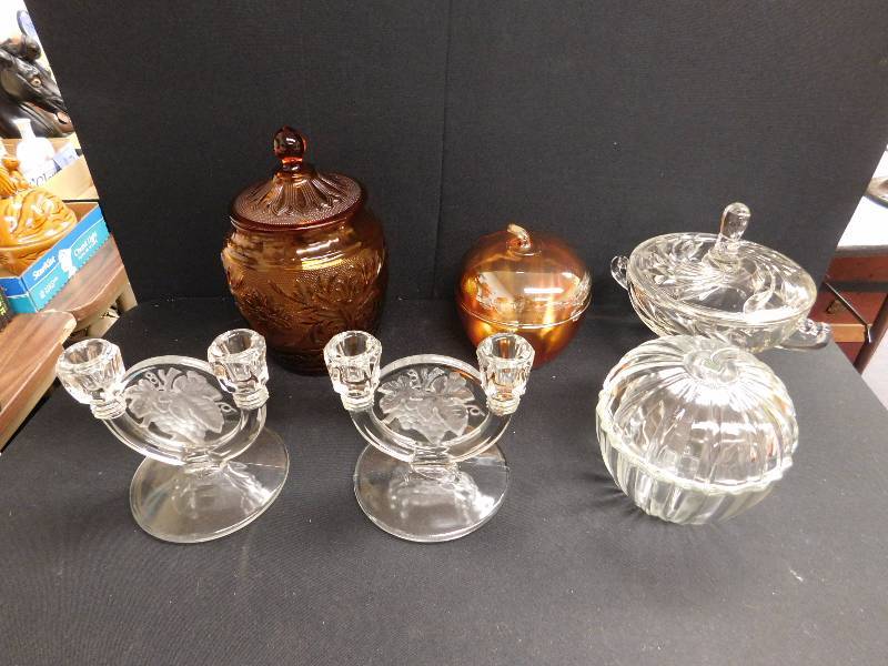 lot 128 image: carnival, amber and clear glass items