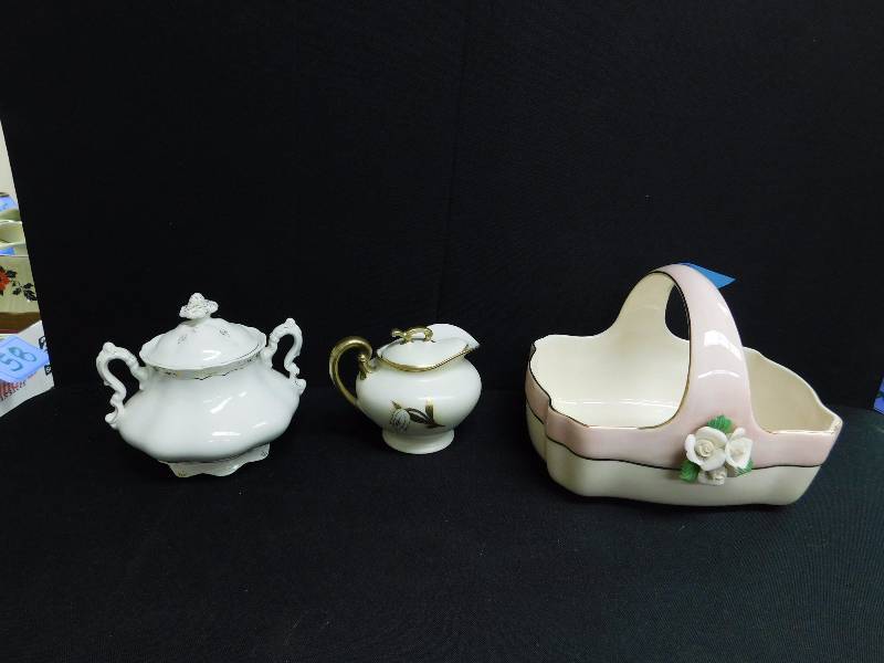 lot 136 image: Weimar china, Johnson Brothers china pieces see photos