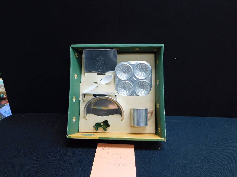 lot 142 image: vintage toy set Like mothers Mirro aluminum miniatures
