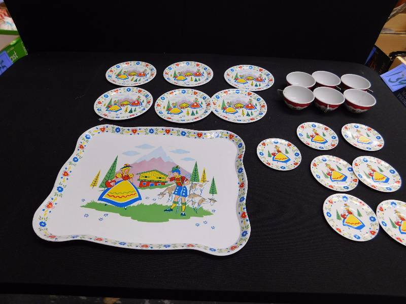 lot 146 image: Vintage Ohio Art Tin Litho tea, plate, tray set