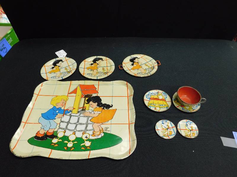 lot 149 image: Vintage Ohio Art Tin Litho tea, plate, tray set