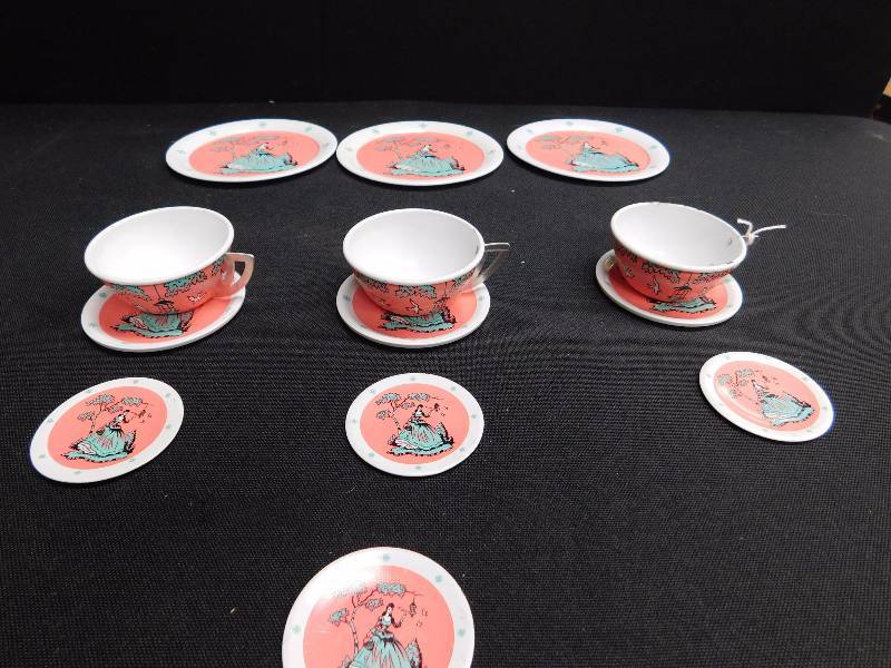 lot 150 image: Vintage Ohio Art Tin Litho tea, plate, tray set