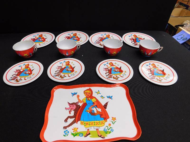 lot 153 image: Vintage Ohio Art Tin Litho tea, plate, tray set