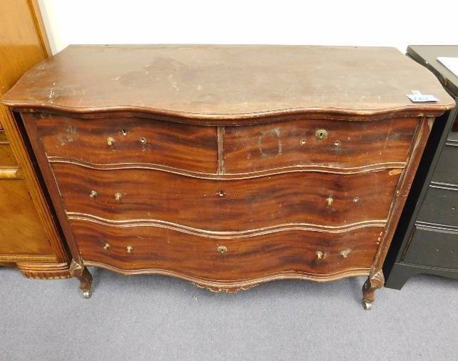 vintage 4 drawer dresser  serpentine front