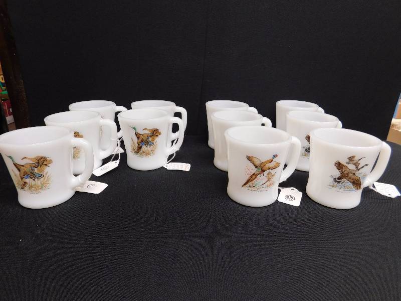 lot 190 image: Fire King duck and pheasant hunting coffee cups