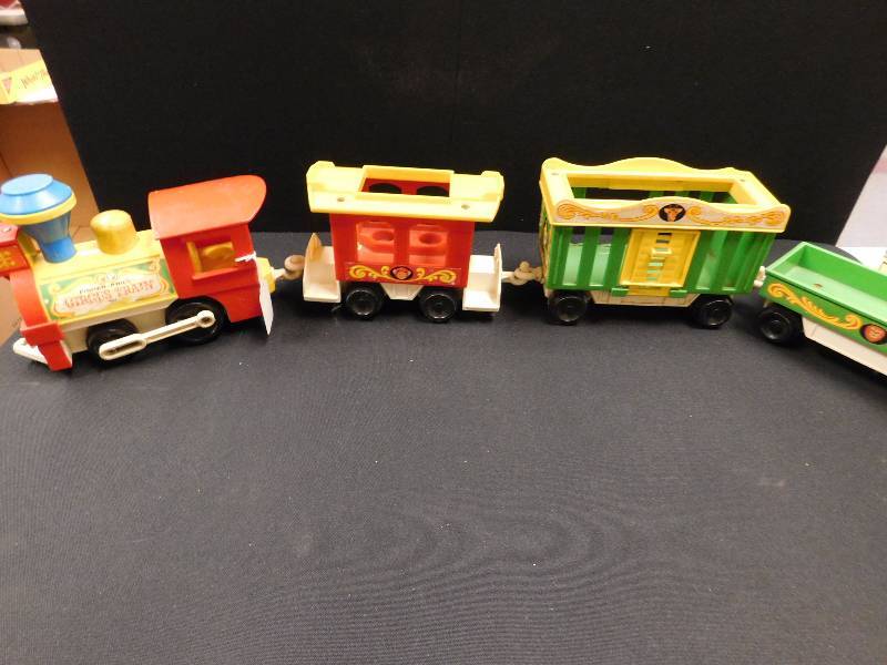 lot 208 image: Fischer Price circus train 991 complete set as is
