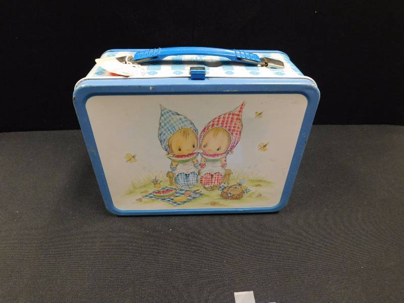 lot 210 image: Holly Hobby 1969-1975 lunch box no thermos