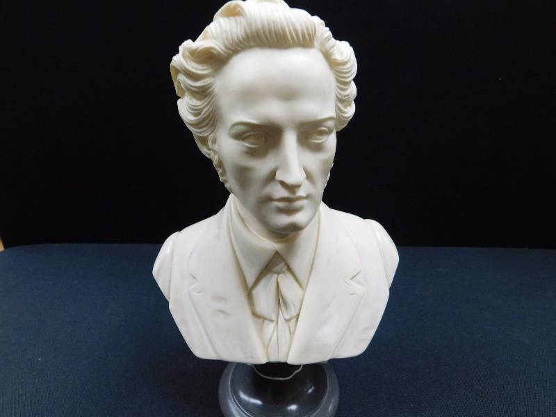 lot 211 image: Chopin Bust A. Giannelli Italian
