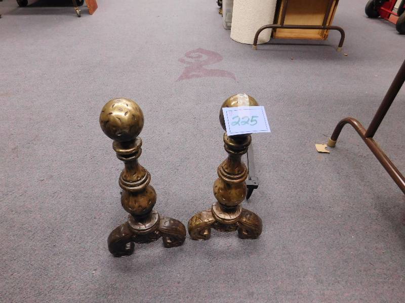lot 225 image: Fireplace Solid Brass Medium Ball Andirons
