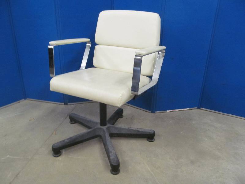 Beauty salon chair