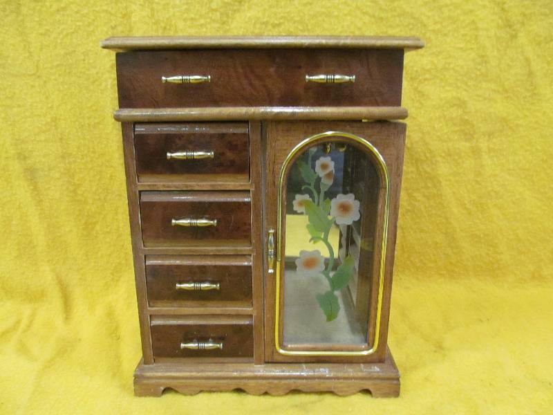 Jewelry box