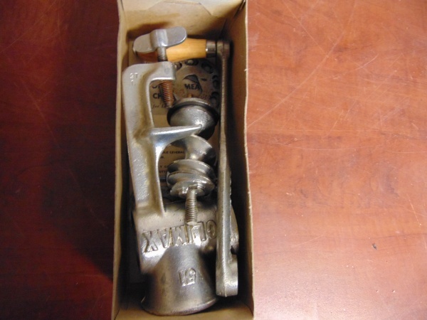 lot 16 image: Meat Grinder