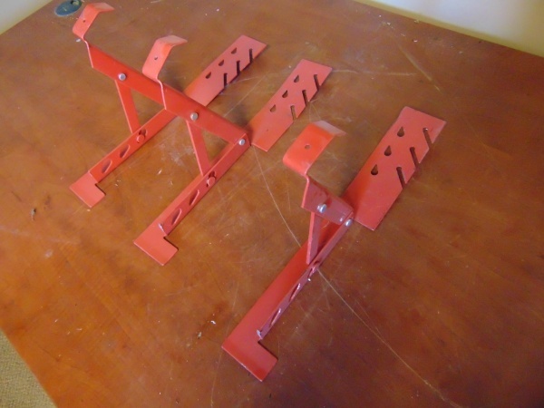 lot 13 image: (3) Toe Board Brackets