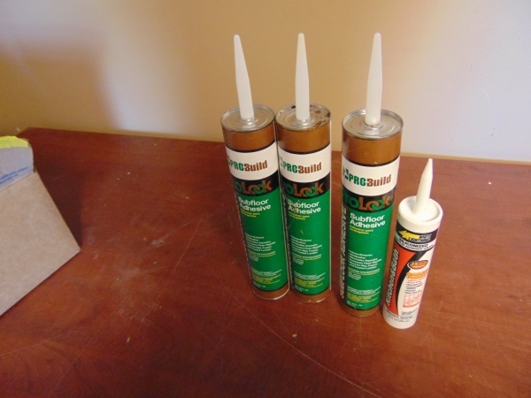 lot 14 image: (4) Tubes of Caulking
