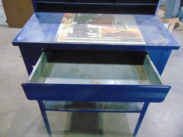 lot 15 image: Large Metal Work Stand