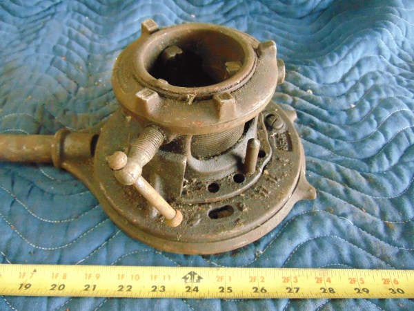 lot 30 image: Rigid No. 65-R Pipe Threading Ratchet 1-2