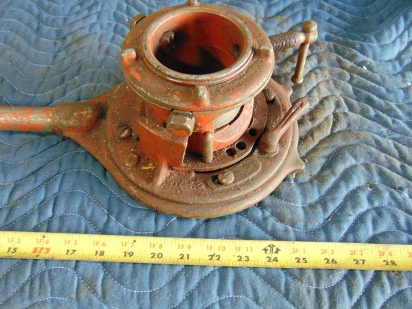 lot 32 image: Rigid No. 65-R Pipe Threading Ratchet 1-2