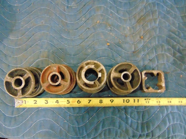 lot 40 image: (4) Pipe Threading Heads And (1) Extra Die