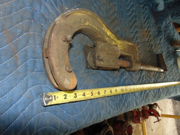lot 44 image: NYE Tool Works No.4 Pipe Cutter