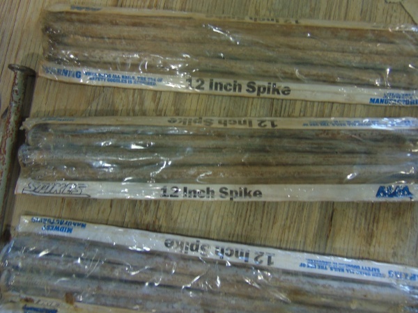 lot 75 image: Lot Of 12 Spikes