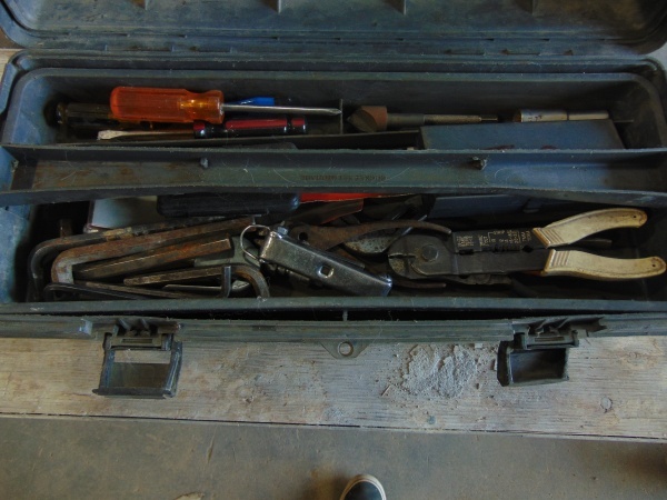 lot 100 image: Plastic Tool Box with Assortment of Tools