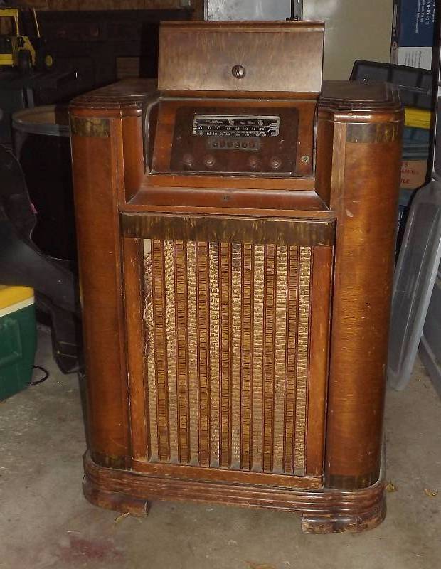 1941 Philco Radio with Turntable
