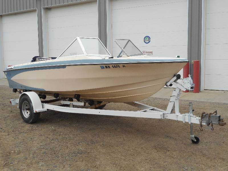 lot 2 image: 1973 Glastron 184 Fiberglass Boat...