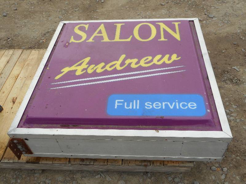 lot 10 image: 12x48x48 2-Sided Lighted Salon...