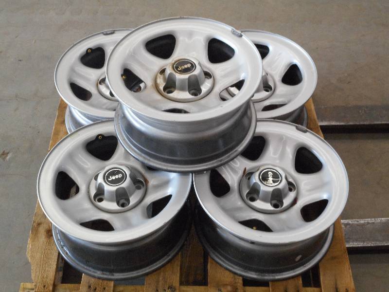 (5) Jeep 5-Lug 15 Wheels ...