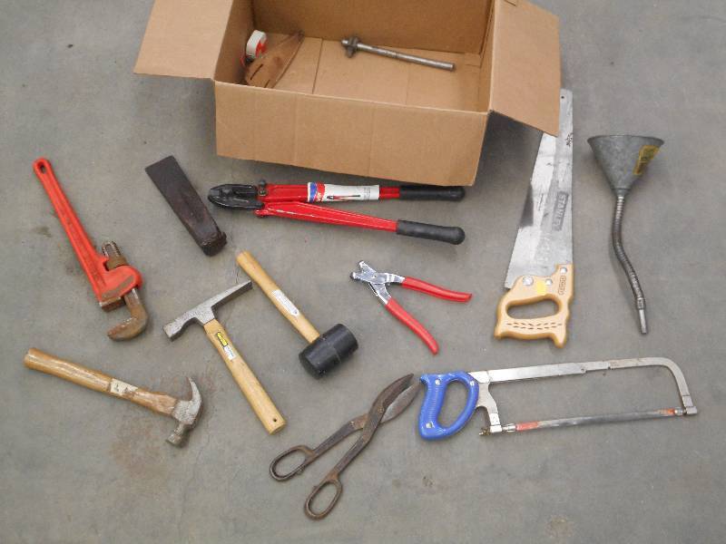 Box Lot Off Misc Tools Saws, Hamme...