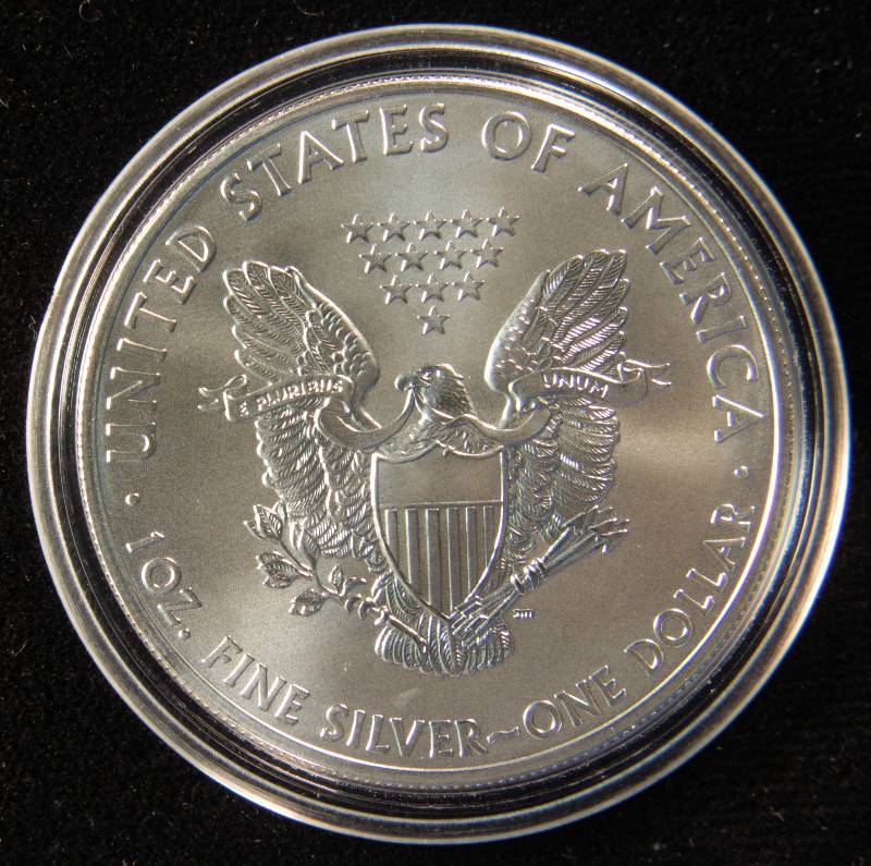 2015 AMERICAN SILVER EAGLE 1 TROY OZ. .999 FINE SILVER DOLLAR IN AIRTITE CAPSULE
