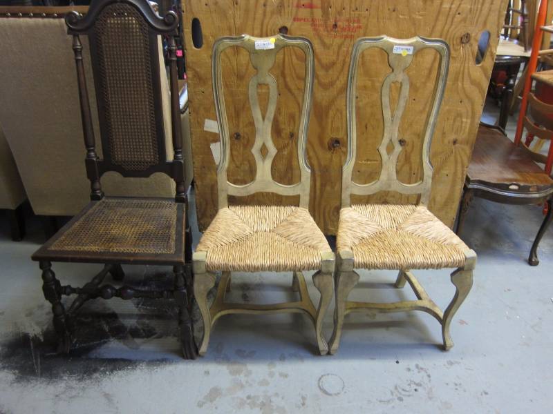 lot 4 image: Group of Chairs and Decorations