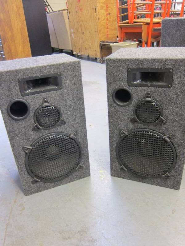 lot 7 image: Pair of Carpeted Speakers