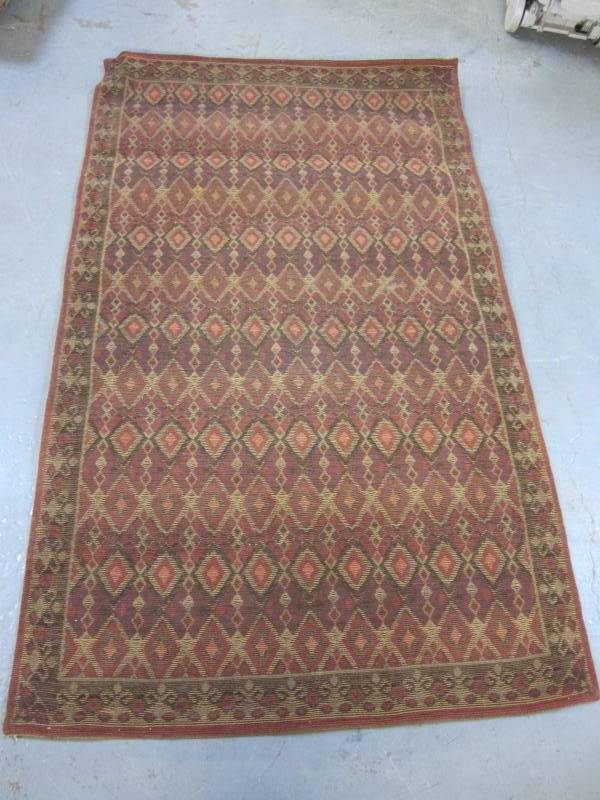 lot 36 image: Rug
