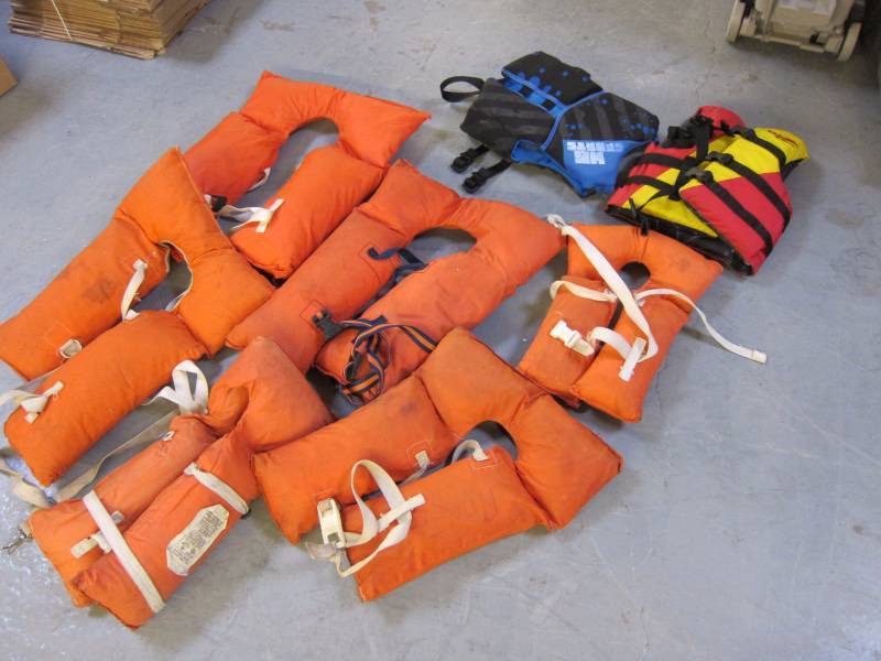 lot 37 image: Life Jackets Water Ski and Rope and Seat mount