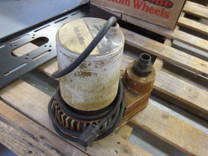 lot 43 image: Sump Pump