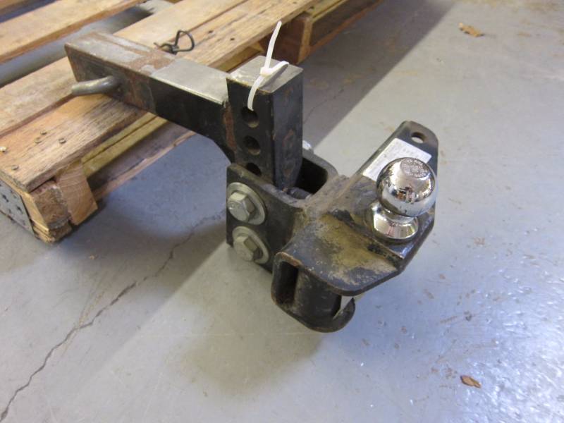 lot 45 image: Draw Tite Hitch