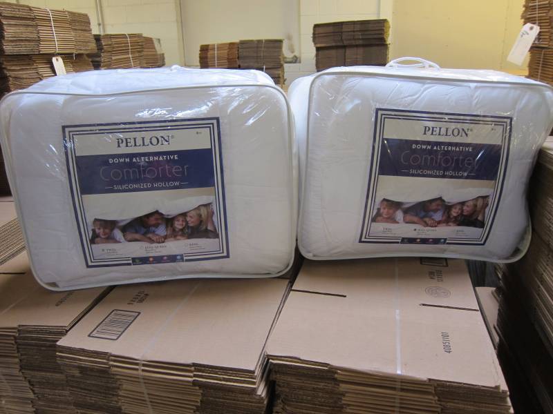 lot 55 image: Comforter