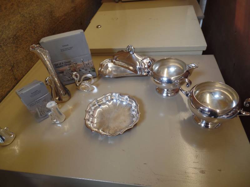 lot 14 image: Silver Ware