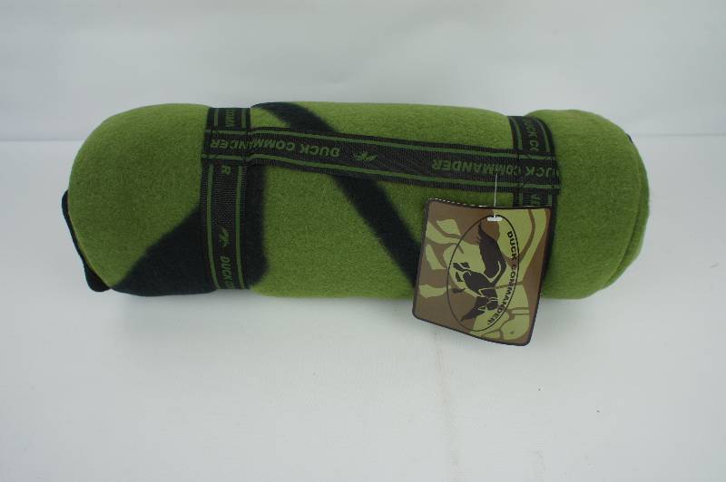 lot 8 image: Duck Commander Fleece Throw Blanket