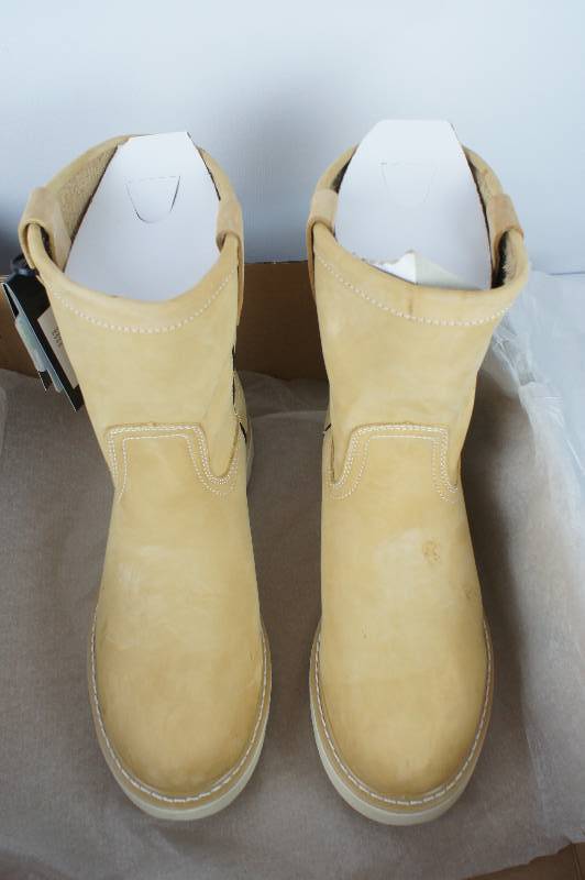 lot 1 image: Dickies Mens 8 Pull On Boots