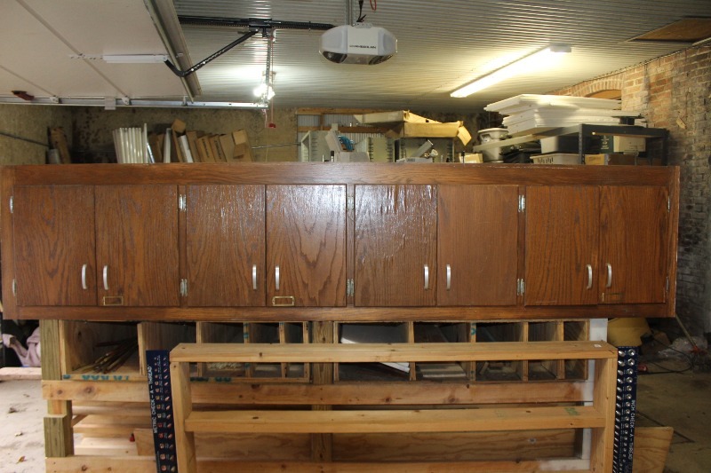 8 Door Hanging Cabnet