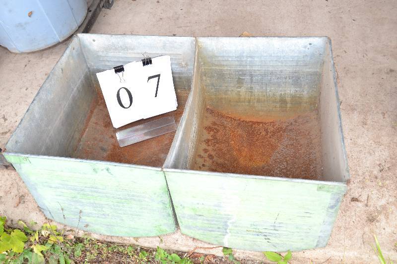 lot 7 image: Vintage Metal sinks