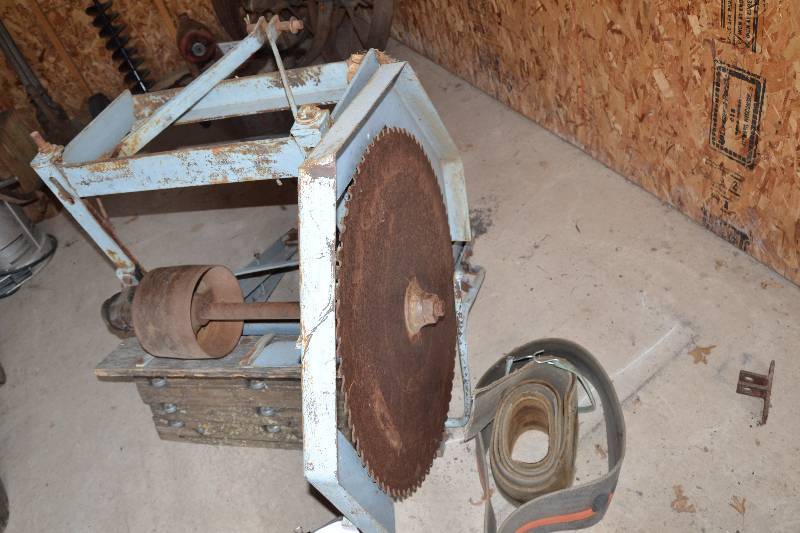 lot 9 image: Belt driven saw